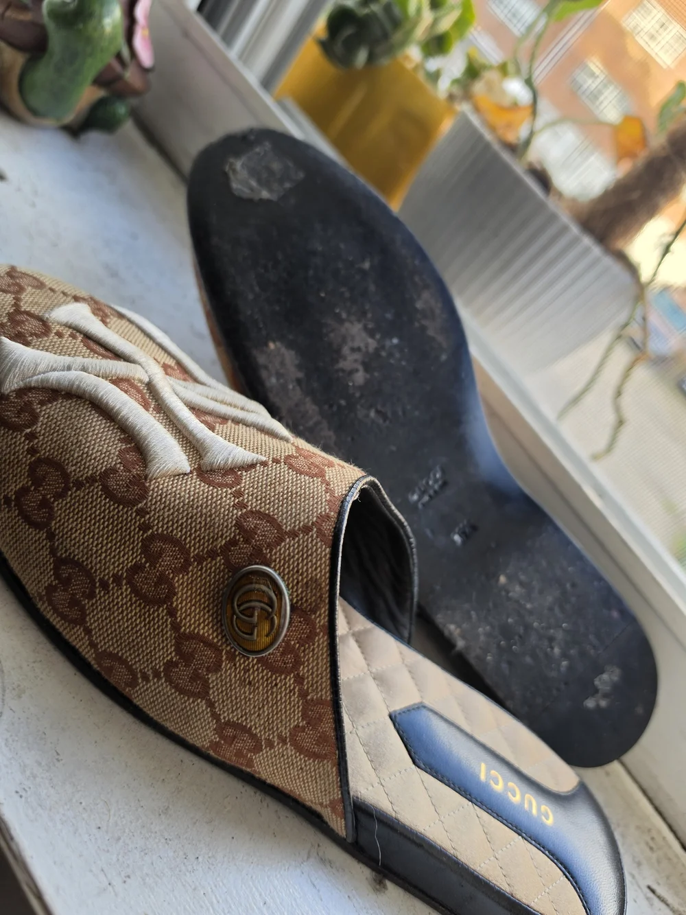 Gucci x NY Yankees GG Canvas Slipper Mules - Men's Size US 6.5